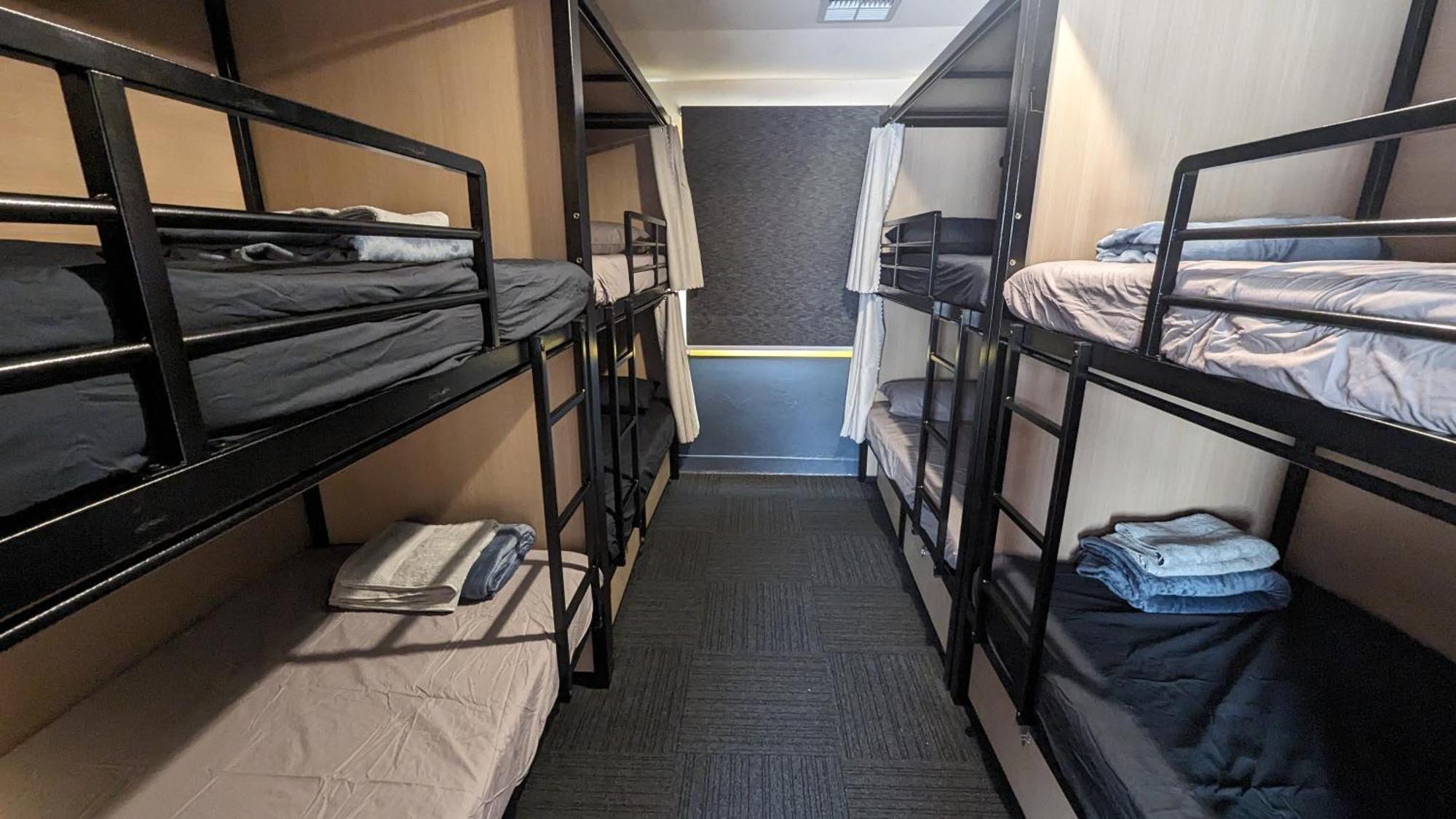 Base Camp Hostel アデレード エクステリア 写真