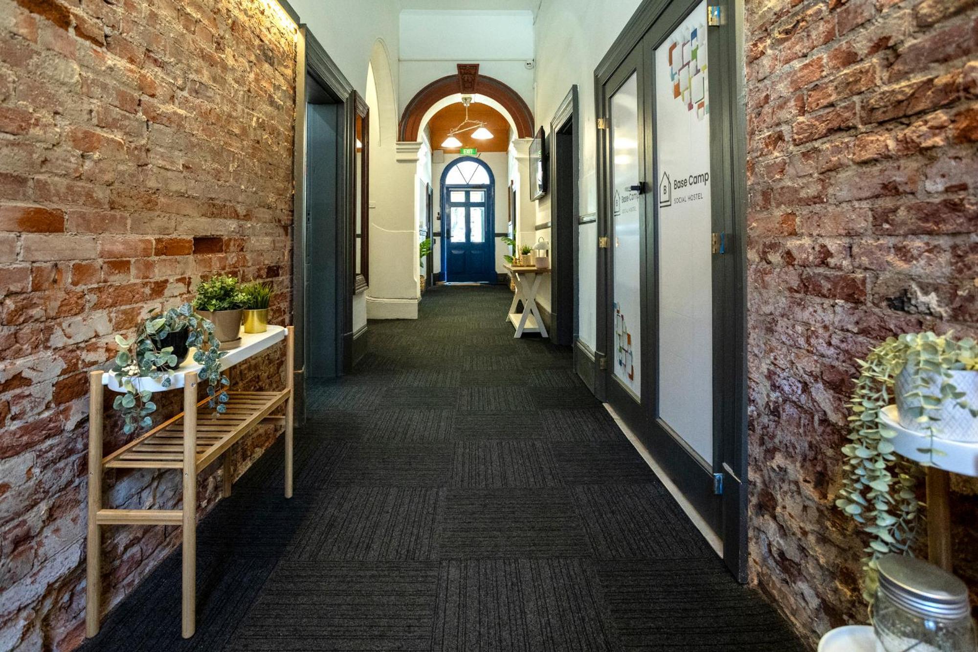 Base Camp Hostel アデレード エクステリア 写真
