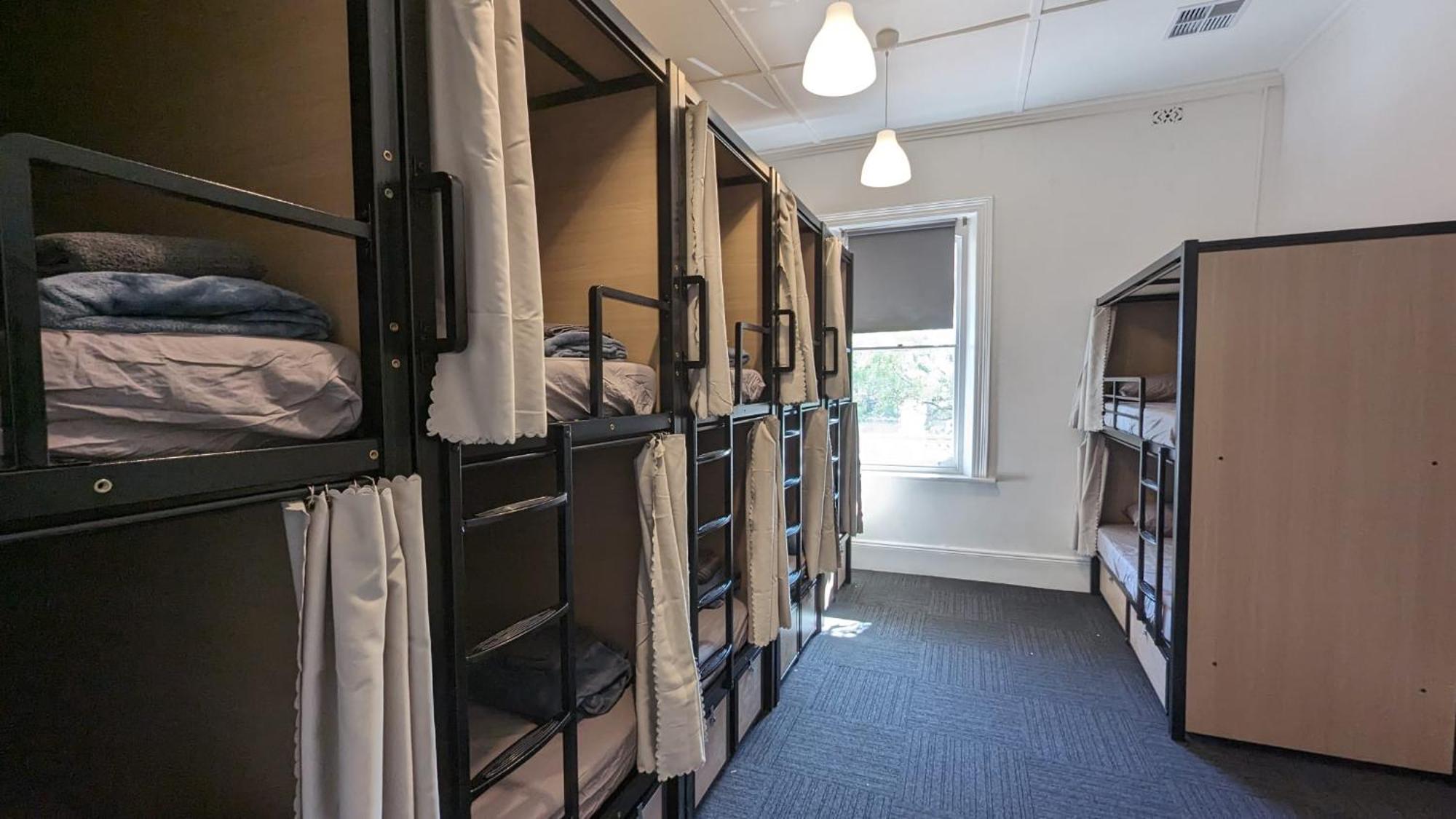 Base Camp Hostel アデレード エクステリア 写真