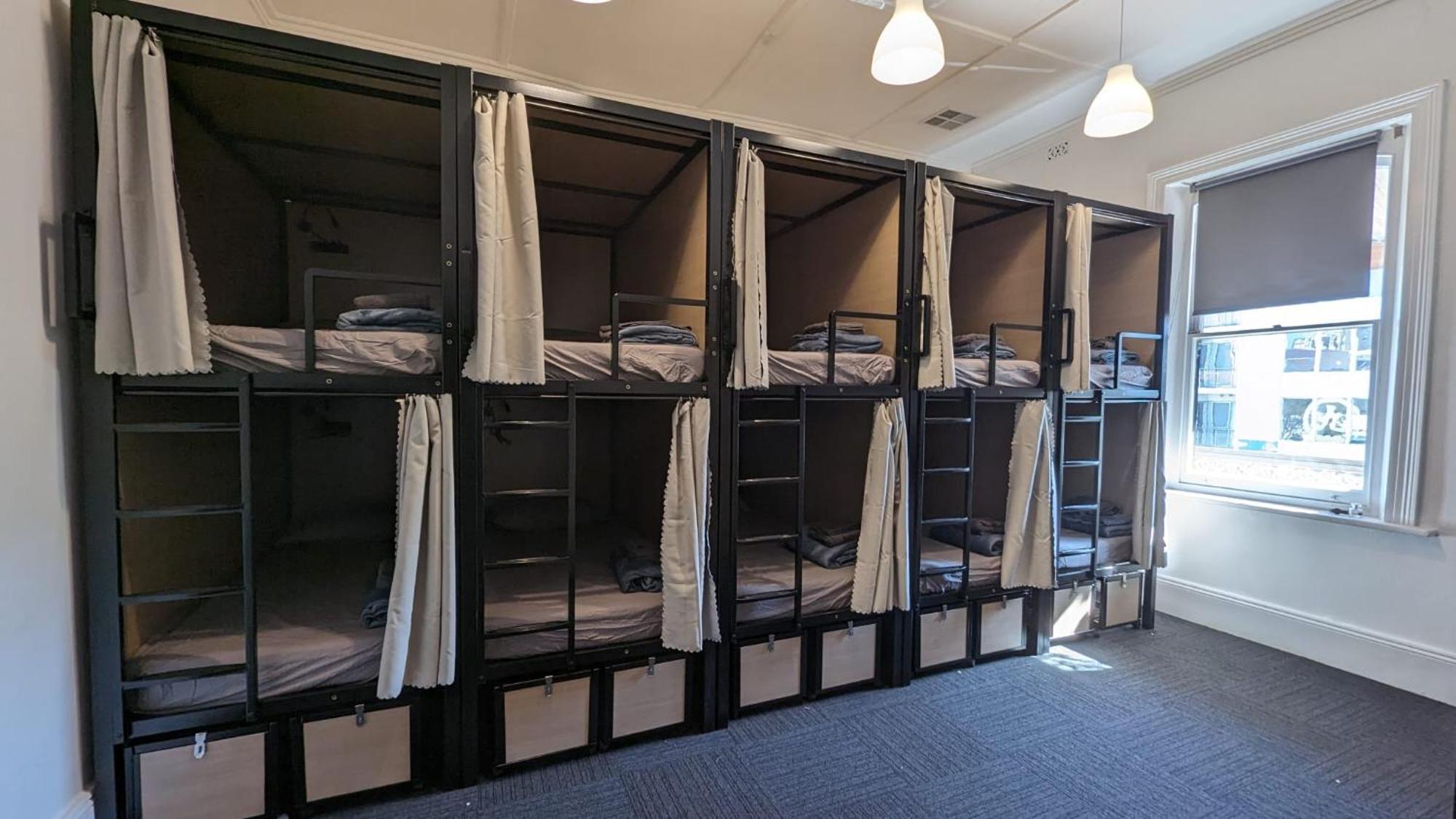 Base Camp Hostel アデレード エクステリア 写真
