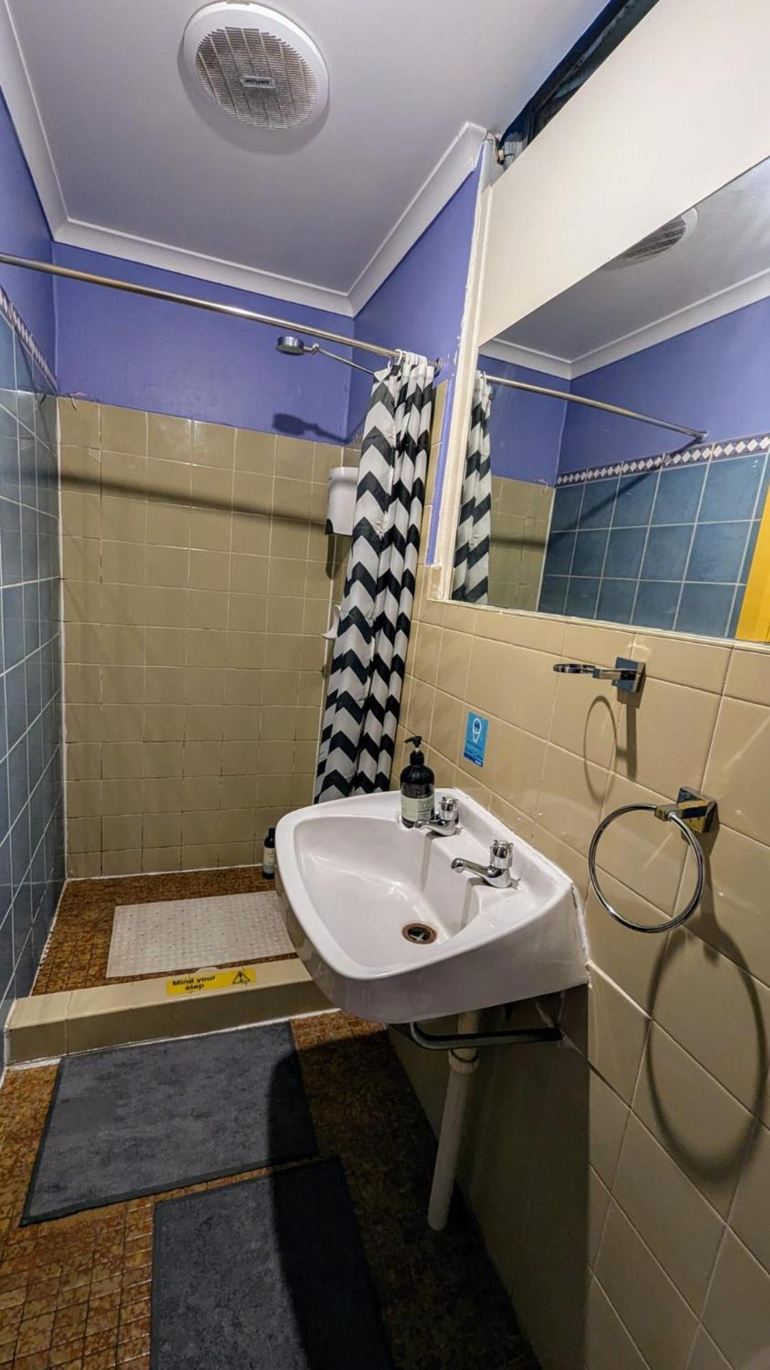 Base Camp Hostel アデレード エクステリア 写真