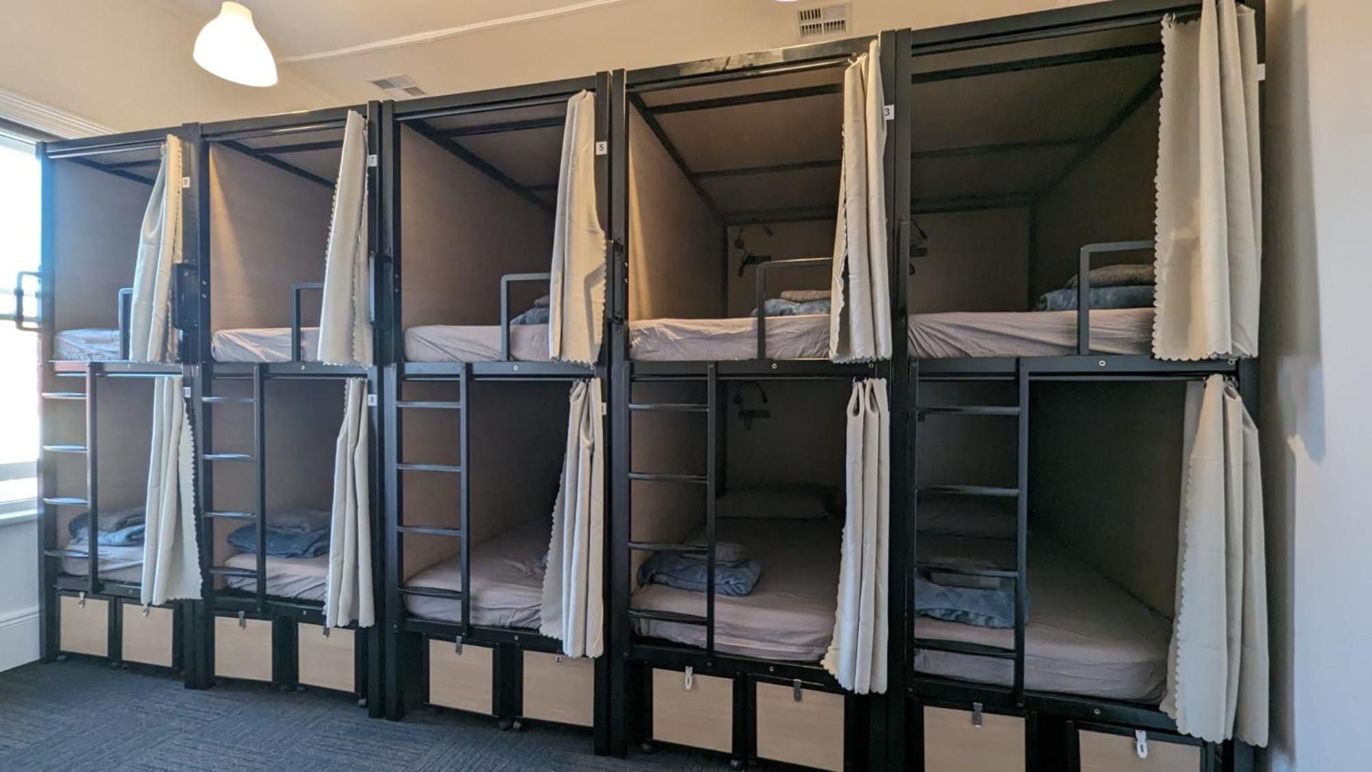 Base Camp Hostel アデレード エクステリア 写真