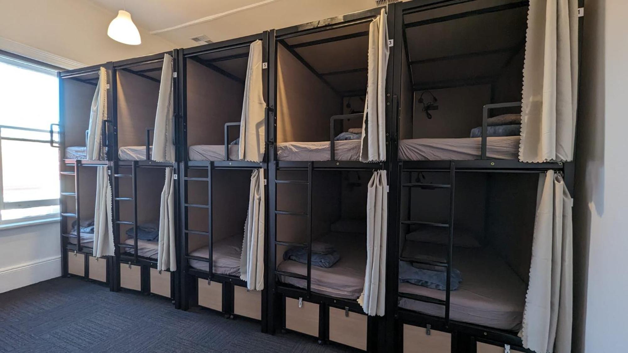 Base Camp Hostel アデレード エクステリア 写真